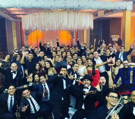 Tremendo show el de la agrupación Musical La Bersatil en la Boda de Ramon y Nabila