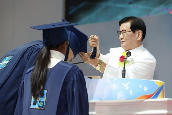 Latinoamericanos participan en graduacion de mas de cien mil personas en Corea del Sur