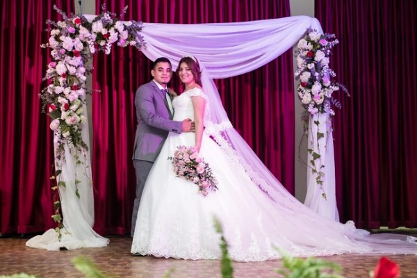 Alexis Ramos y Xiomara Escalante celebraron su matrimonio Eclesiástico en el Colegio de Ingenieros Civiles ante 350 personas…Lidabel y Scarleth Mena de “Acontecimientos” decoraron y coordinaron cada detalle de esta hermosa boda.