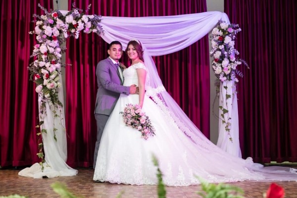 Alexis Ramos y Xiomara Escalante celebraron su matrimonio Eclesiástico en el Colegio de Ingenieros Civiles ante 350 personas…Lidabel y Scarleth Mena de “Acontecimientos” decoraron y coordinaron cada detalle de esta hermosa boda.