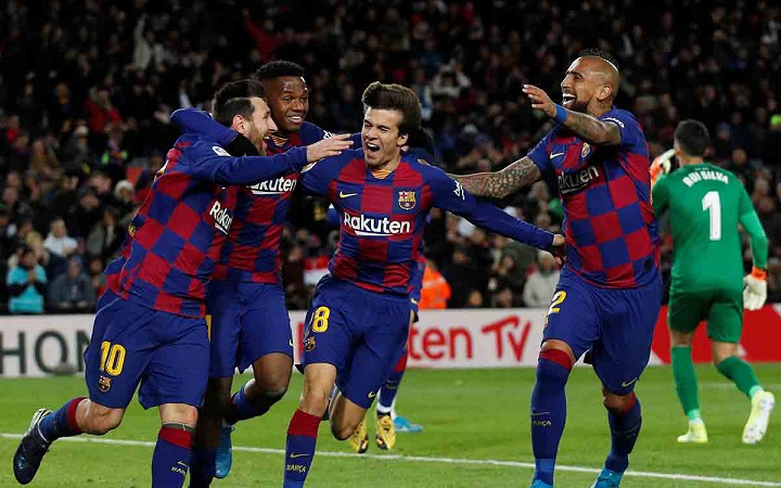 Un gol de Messi a 14 minutos del final le permite al Barcelona seguir como líder de la Liga