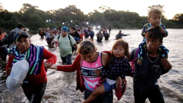 Caravana de migrantes centroamericanos ingresaron a México desde Guatemala