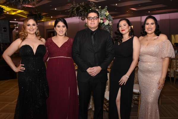 Cristy Flores, Tania de Samayoa, Diego Rivas, Melissa Barrera y Karla Cruz