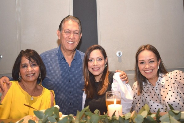 Maritza Canales, Rey Canales, Silvia Canales y Jessica Canales.