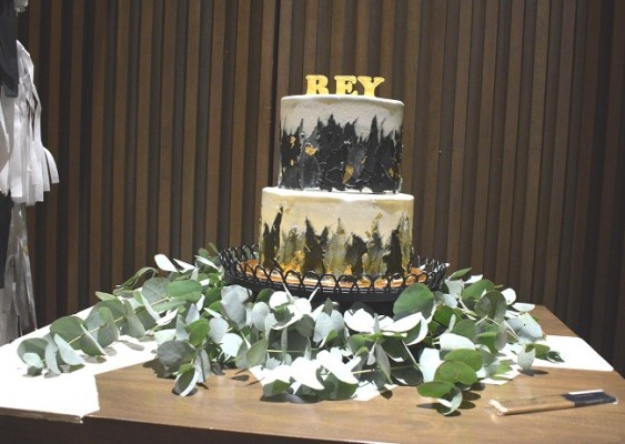 El delicioso pastel de celebración que compartió el cumpleañero con sus invitados.