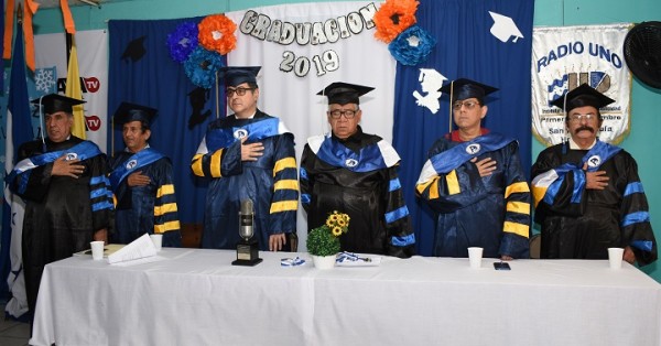 Solemnes actos de graduación del Instituto Semi oficial “Primero de Diciembre”