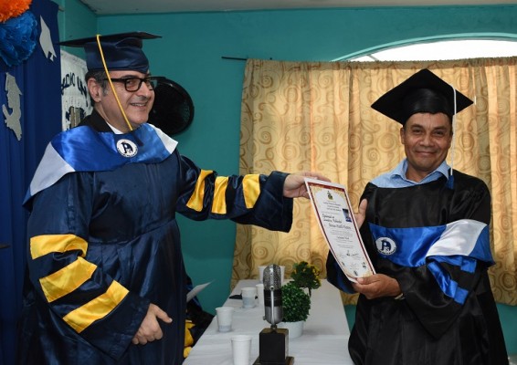 Solemnes actos de graduación del Instituto Semi oficial “Primero de Diciembre”