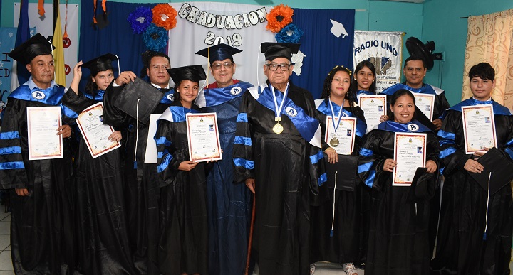 Solemnes actos de graduación del Instituto Semi oficial “Primero de Diciembre”