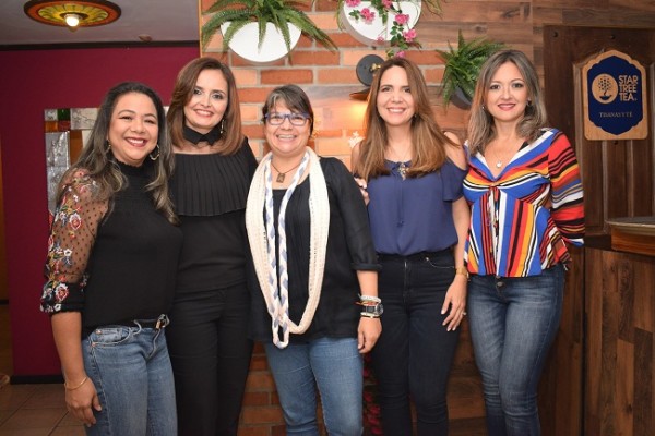 Denissa Amaya, Romina Pascua, Vanessa Zornitta, Noly Montalván y Yadira Handal.