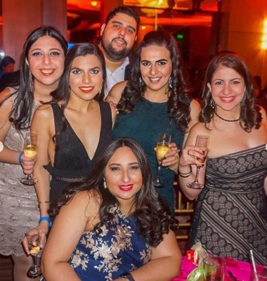 Disfrutando de la fiesta de fin de año en el Club Hondureño Árabe