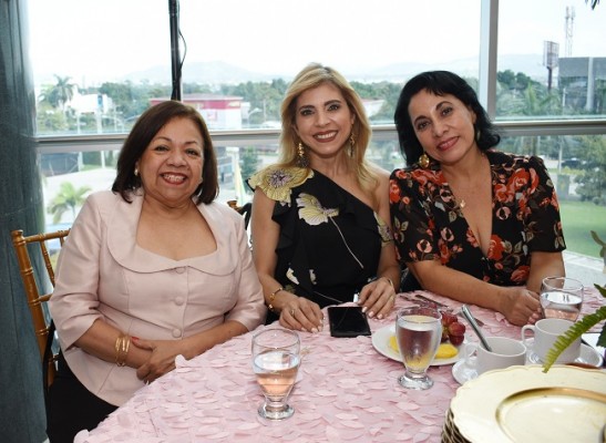 Doris Rivera, Jessica de Bendeck y Azucena Castellanos