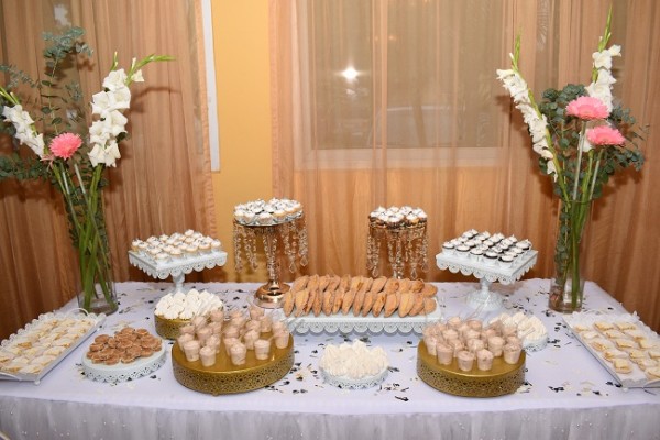 El apetitoso candy bar que compartieron las selectas invitadas durante el bridal shower de Claudia Tinoco.