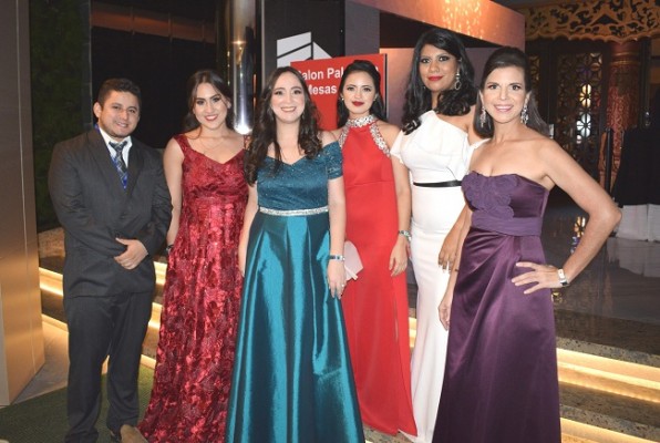 El personal del Club Hondureño Árabe en una imagen para Farah La Revista.