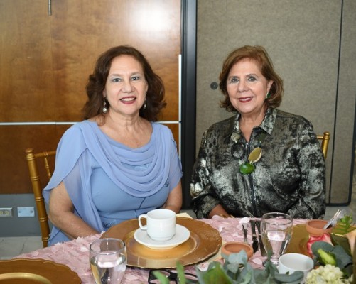 Elda de Echeverri y Cynthia Nasser