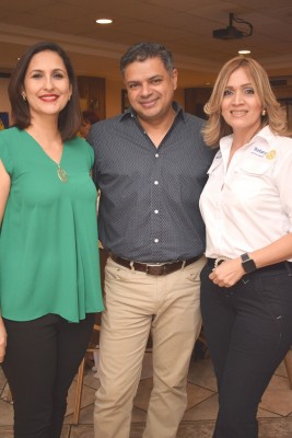 Farah y Jorge Duarte con Patricia Girón