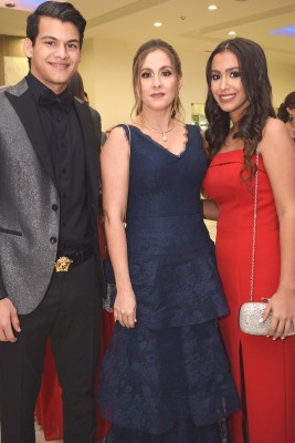 Gabriel, Luciana y Elaine Morales.
