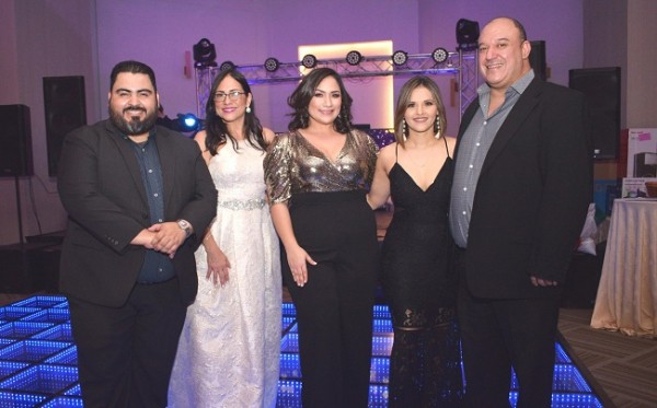 José Moreno, Giselle Rami, Johanna Fonseca, Christi Castro y Hugo Rodríguez en la Golden Night de KM2 Solutions