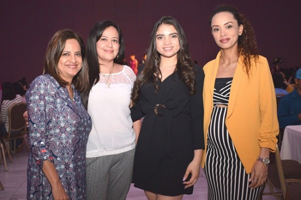 Karen Gallegos, Yadira Cortes, Kenia Ortega y Marlyn Cuellar.