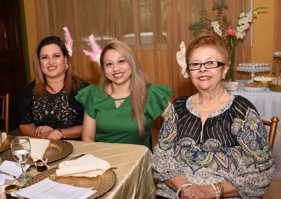 Karen Jovel, Michelle Schindelmaiser y Esther Pedroza