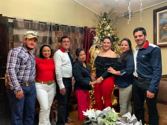 La familia Rivera Pineda dándole la bienvenida al 2020