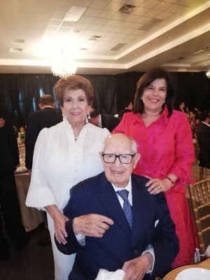 Lily de Faraj, Jorge Bueso Arias y Juliette Handal