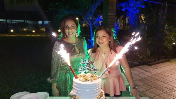 Liza Amaya y Ester Amaya festejaron su cumpleaños durante la reunión familiar