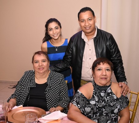 Lourdes Benavides, Irwing Duarte, Martha Briceño y Sandra Briceño