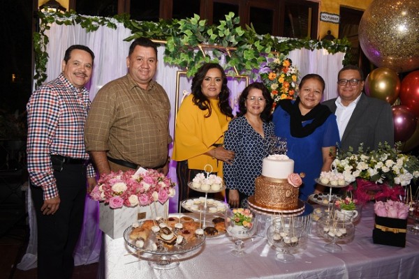 Luis Cousin, David Nolasco, Melania de Palada, Emelda Nolasco, Silvia y Pedro Moreno.