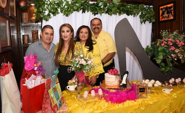 Luis Morales, Dina Toditos de Morales, Melania y Wilmer Palada