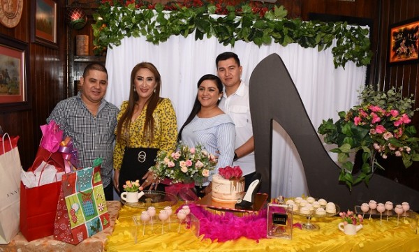 Luis Morales, Dina Toditos de Morales, Norma Molina y Wilmer Molina