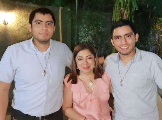 Luis Suazo Amaya, Ester Amaya y Wilmer Suazo Amaya