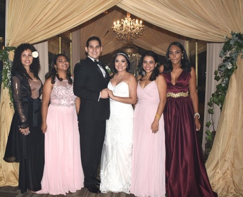Mariela Aguilar y Bryan Ortega compartieron su noche de bodas entre familiares y amistades