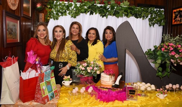 Marielos Gutiérrez, Dina Toditos de Morales, Lesly Bú, Melania Palada y Rossy Jeer