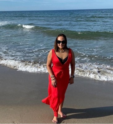 María Elena Sikaffy disfrutando en playa Escondida de un estupendo día.