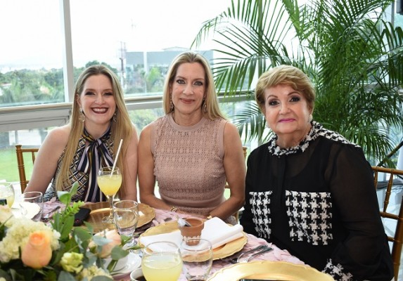 Michelle Wolozny, Maria Alicia de Wolozny y Gela de Wolozny