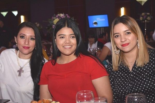 Norma Figueroa, Michelle Bueso y Daniela Pinto.