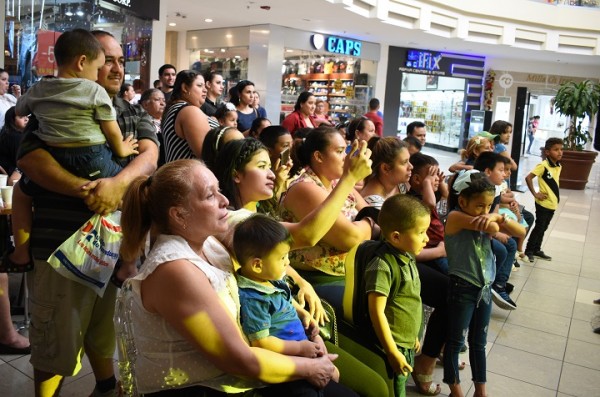 Los reyes magos llegan a Multiplaza San Pedro Sula 