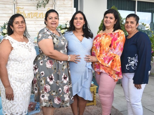 Rosa Cuellar, Maky Aguilar, Vivian Trejo de Gaído, Blanca Cuellar y Luisa Cuellar