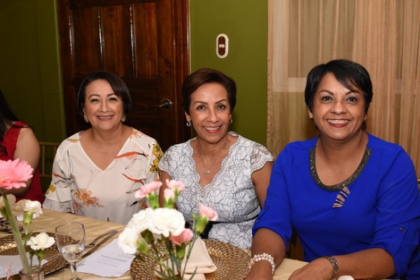Sonia de Joya, Patricia de Mejía y Miriam Irías