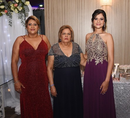 Waleska Reyes, Silvia Andino y Michelle Reyes