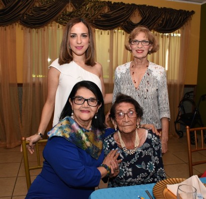 Alejandra Flores, Nelda Aguilar, Senovia Aguilar y Mirna Paz