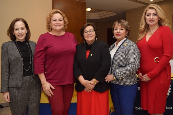 Alexa Foglia, Cecilia Wolozny, Carmen de Hernández, Santa Euceda y Laura Enamorado