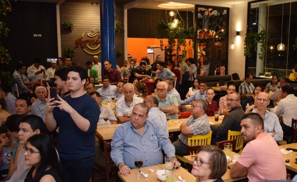 Arnie´s Dinner & Grill apertura su nuevo restaurante en Mega Mall 