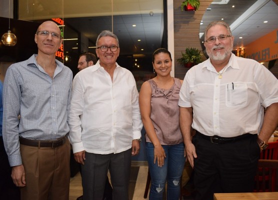  Arnie´s Dinner & Grill apertura su nuevo restaurante en Mega Mall 