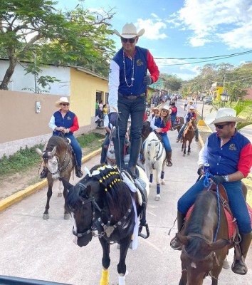 El pasado sábado, los miembros de la Asociación Club Hípico Valle de Sula se lucieron en el desfile hípico en San Nicolás Santa Bárbara 