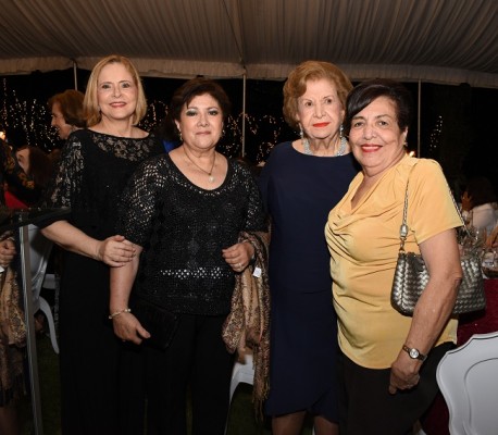 Claudia Bendaña de Kattán, Miriam Kattán, Julieta Kattán y Norma de Meraz