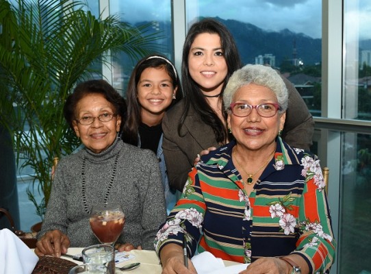 Joan Amaya, Alejandra Cruz, Flor Ferrera y Rosalina Ferraro