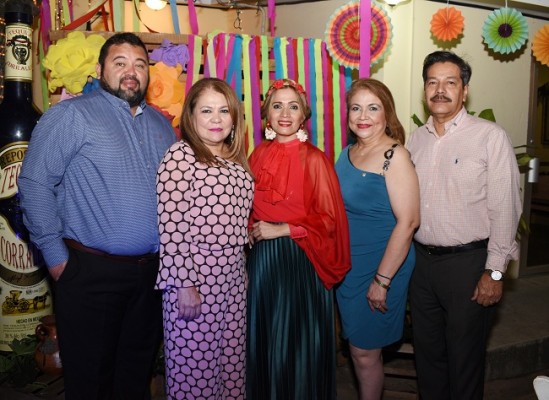 Josué y Belinda Fajardo, Patty Girón con Margarita y Luis Marel