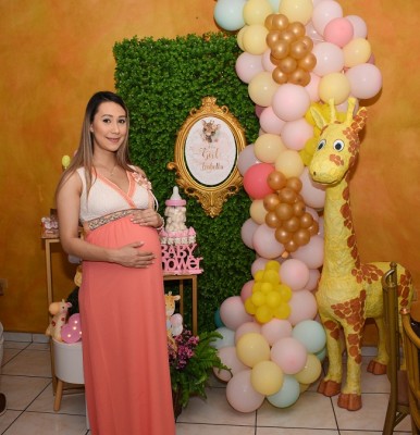 Kathlin Panchamé de Castro protagonizó un baby shower para darle la bienvenida a su linda Isabella