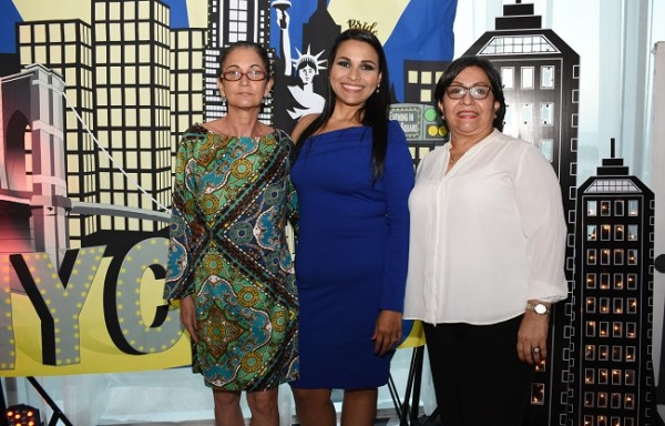 La madre del novio, Mili Diamond, junto a su futura nuera, Martha Isabel Gutiérrez Chinchilla y su madre, Marta Elena Chinchilla de Gutiérrez.